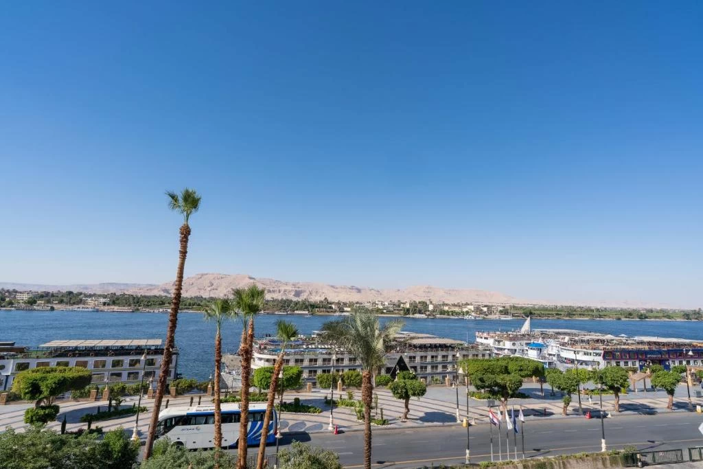 Aracan Luxor hotel
